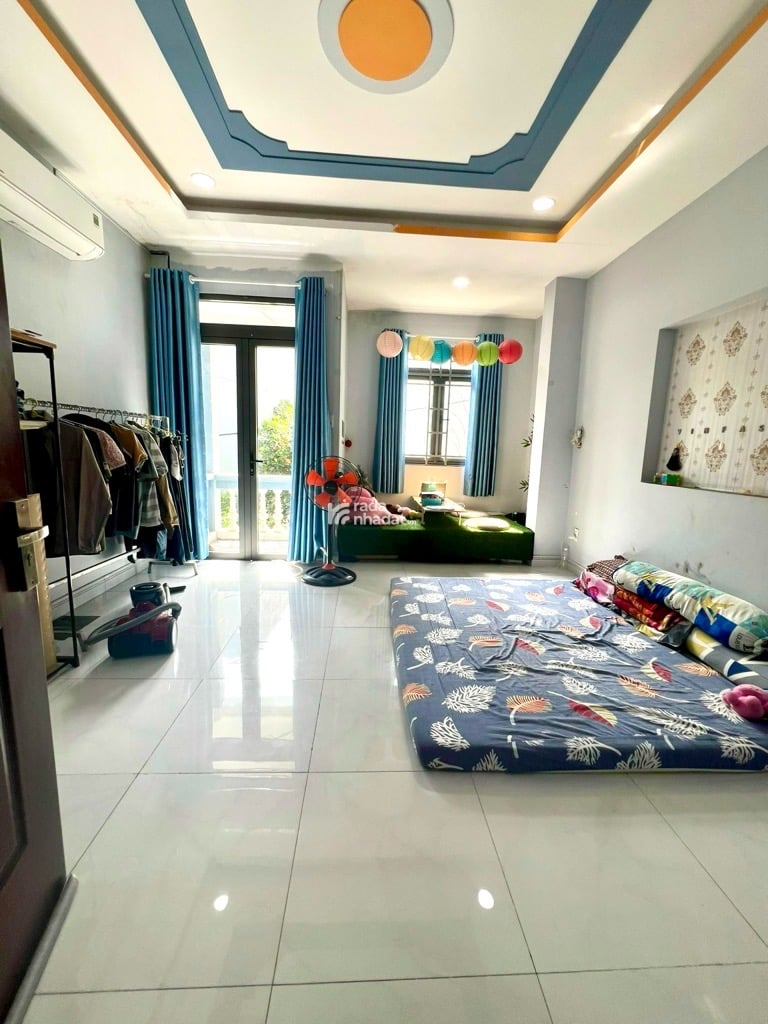 NHÀ ĐẸP Ở NGAY SÁT MẶT TIỀN GẦN CHỢ HIỆP BÌNH NỞ HẬU 4,4X13 NHỈNH 5 TỶ.
