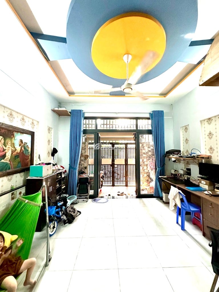 NHÀ ĐẸP Ở NGAY SÁT MẶT TIỀN GẦN CHỢ HIỆP BÌNH NỞ HẬU 4,4X13 NHỈNH 5 TỶ.