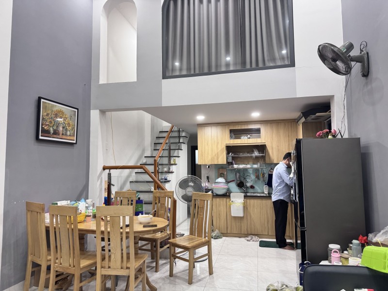 Bán Nhà 2 Tầng Hẻm Ô Tô Đình Phong Phú - Ngang 6m - 72m2 - Giá 6.X Tỷ 