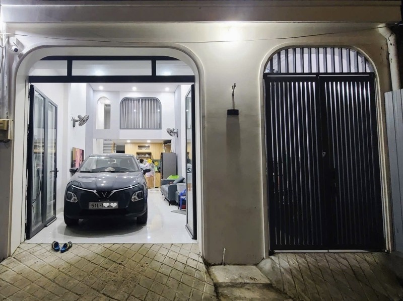 Bán Nhà 2 Tầng Hẻm Ô Tô Đình Phong Phú - Ngang 6m - 72m2 - Giá 6.X Tỷ 