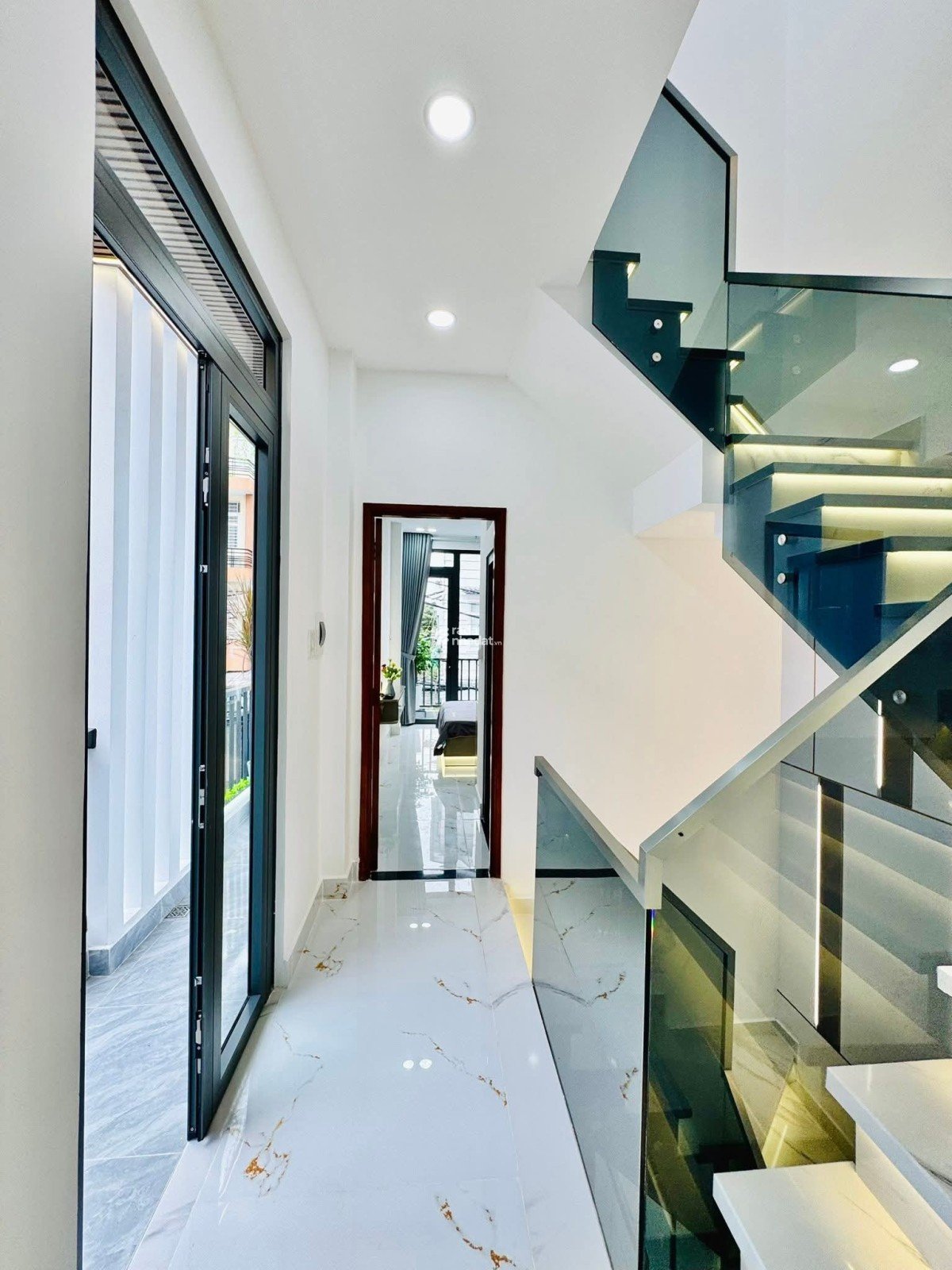 CĂN GÓC 3 TẦNG FULL NỘI THẤT - 68m2 HẺM XE TẢI THÔNG - 7.4 TỶ