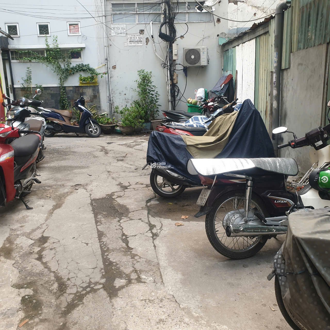 Nhà hẻm xe hơi vào tân nhà, cách đường Trần Bình Trọng chỉ vài bước chân thuộc  phừờng 01, quận 5