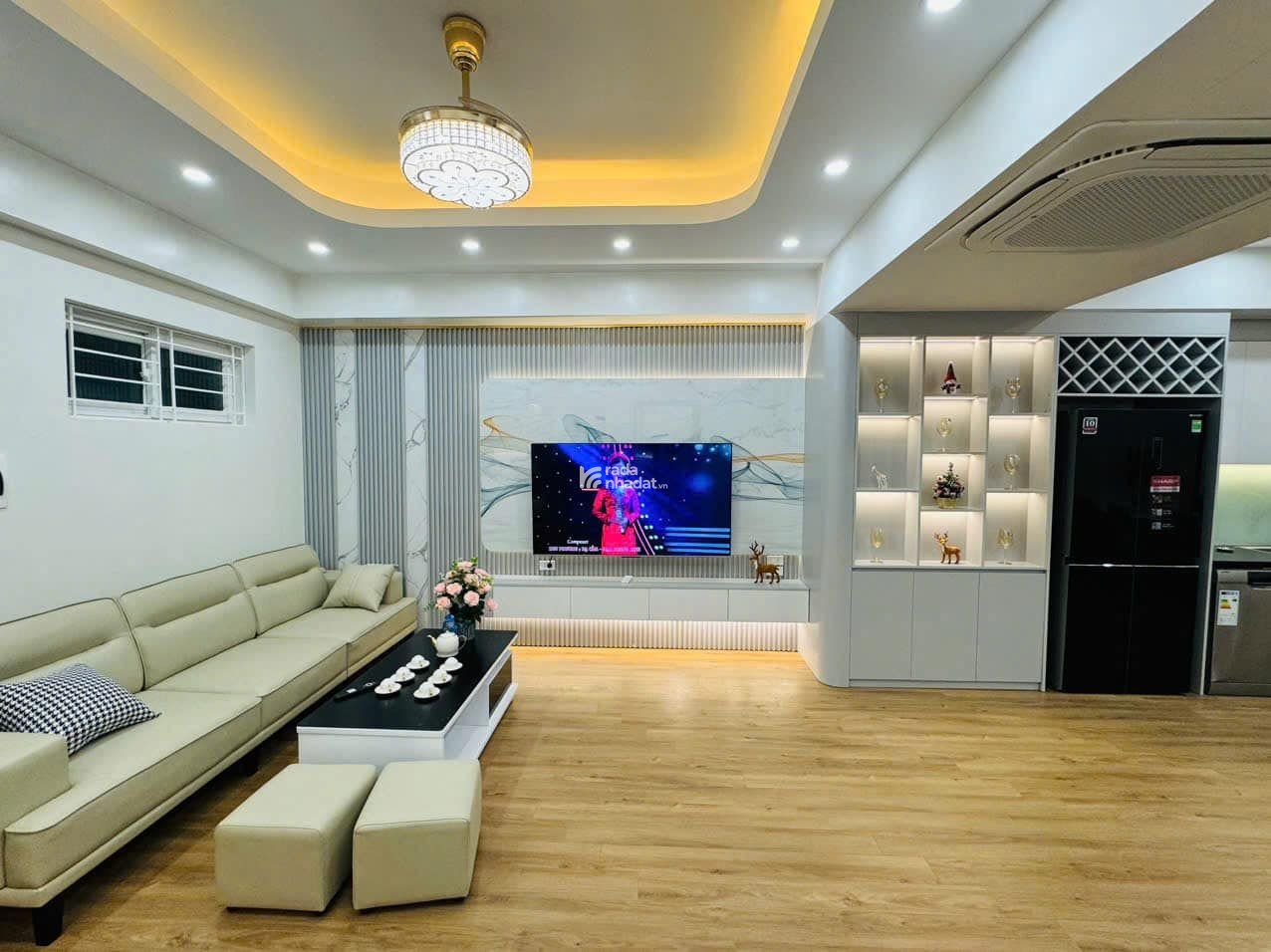 Chính chủ tôi bán CHCC C14 Bắc Hà - Bộ Công An, tầng 20 DT 70m2 tặng nội thất, 4 tỷ 7 LH 0915 074 ***