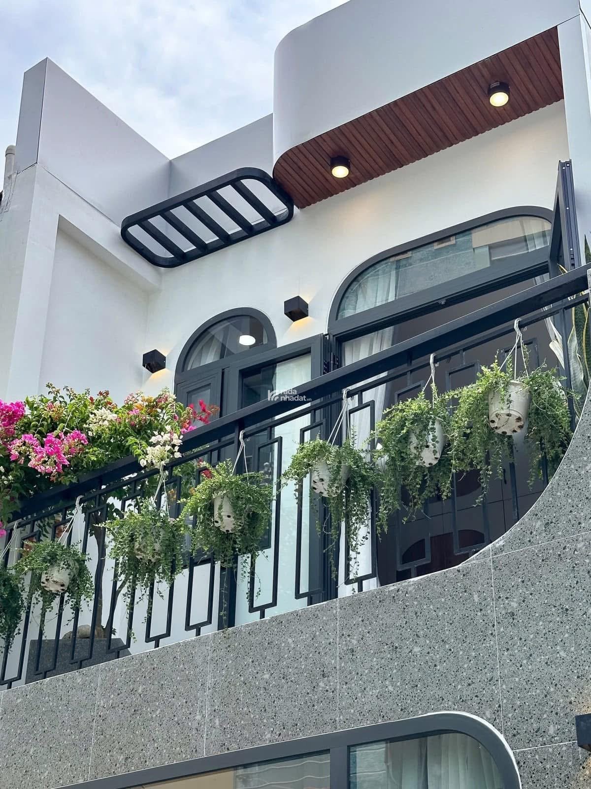 Cần tiền bán nhà đường Hoàng Trọng Mậu  70m2 Giá 3ty120 lh Vân