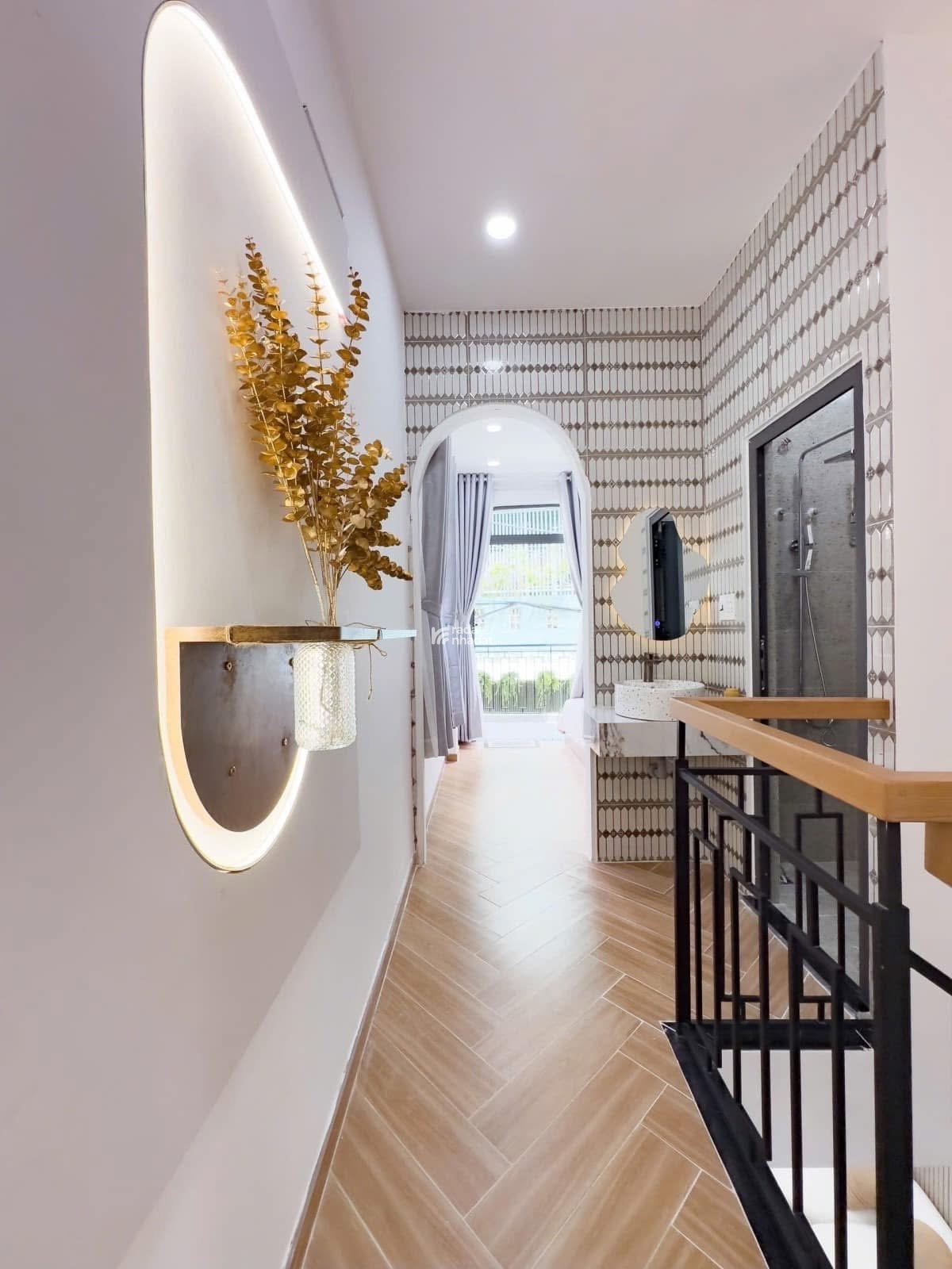 Cần tiền bán nhà đường Hoàng Trọng Mậu  70m2 Giá 3ty120 lh Vân