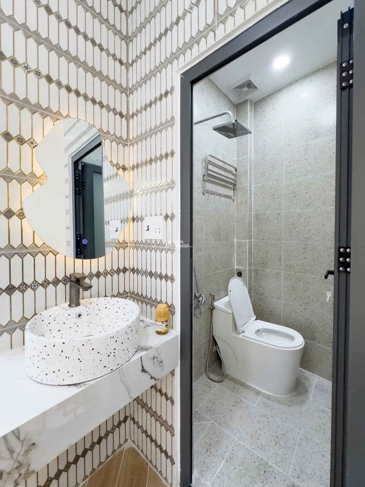 Cần tiền bán nhà đường Hoàng Trọng Mậu  70m2 Giá 3ty120 lh Vân