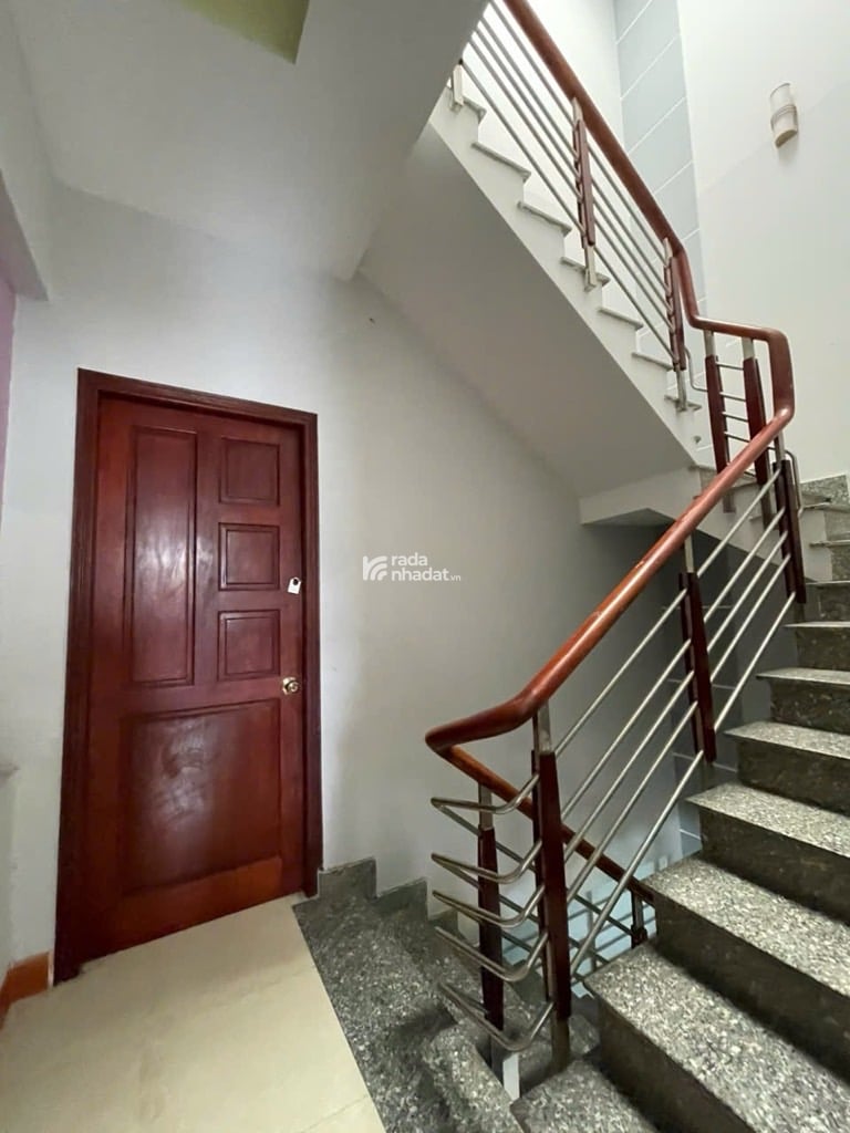 NGAY CV LÀNG HOA GÒ VẤP - ÔTÔ NGỦ TRONG NHÀ - 3 TẦNG - 70M2 - FULL NỘI THẤT - 6.x TỶ