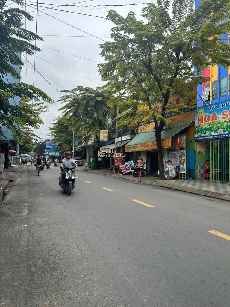 Bán nhà mặt tiền kinh danh  gần lê văn qưới 