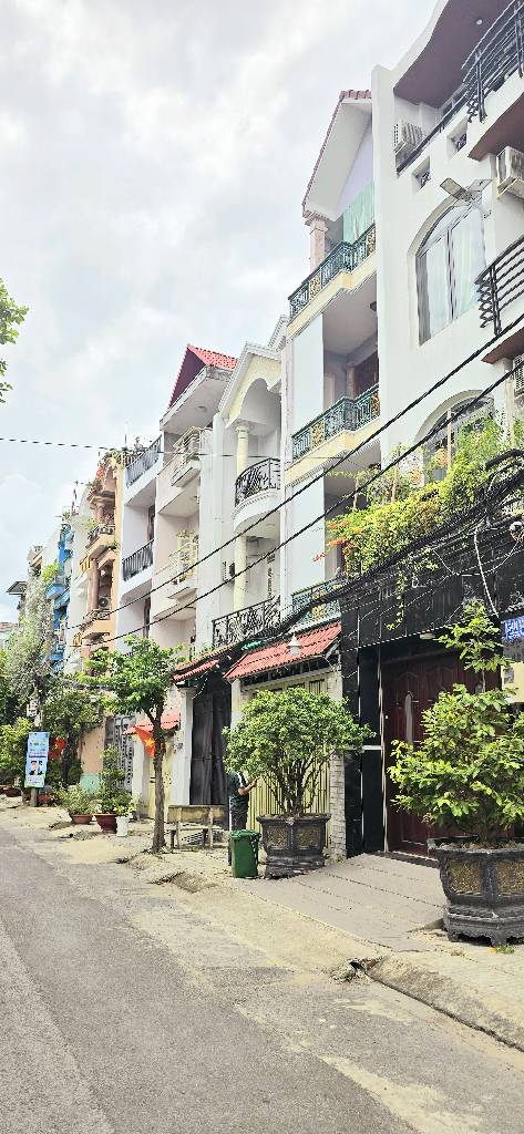 QUẬN TÂN BÌNH - GẦN NHÀ GA T3 - KHU NHÀ CAO TẦNG - DÂN TRÍ CAO - ĐƯỜNG NHỰA 10M,