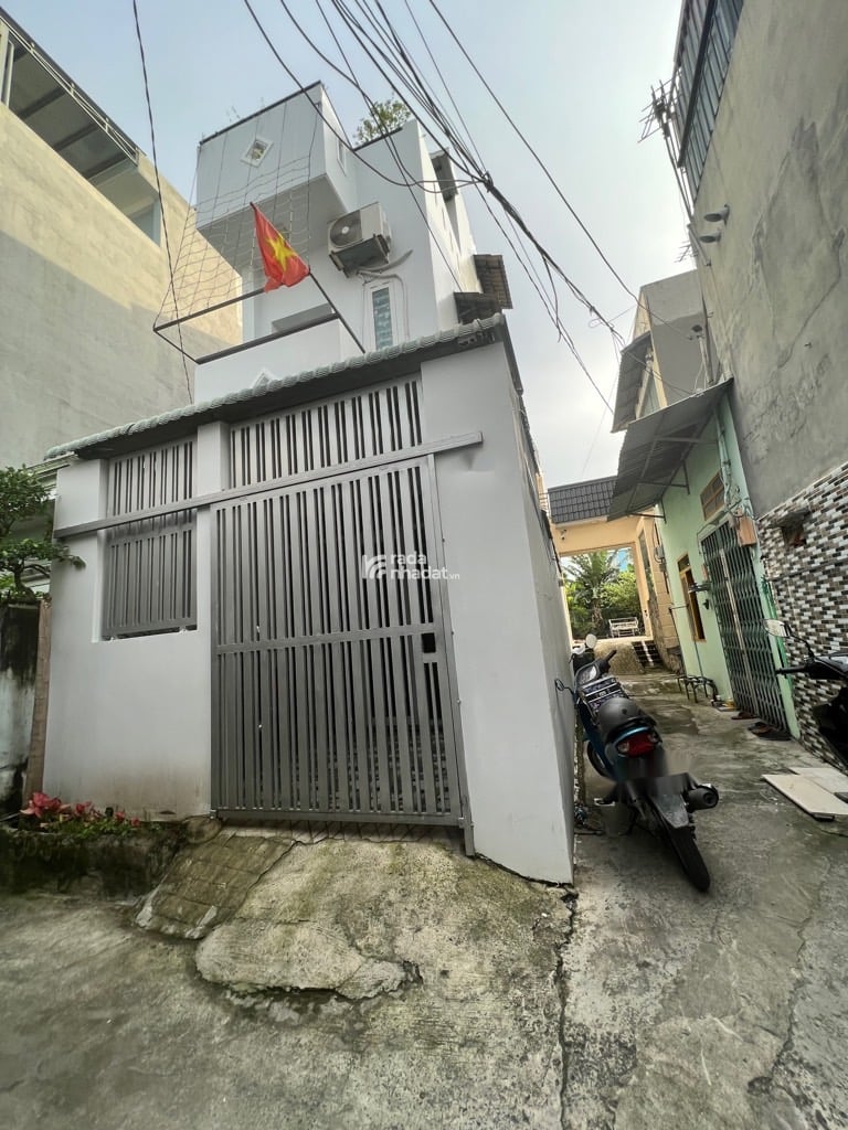Bán nhà 3 tầng 2 mặt thoáng hẻm Hồ Văn Tư cạnh chợ Thủ Đức TP HCM chỉ 4,6 tỷ.