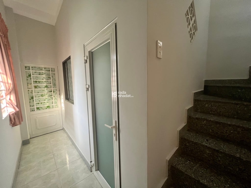 Bán nhà 3 tầng 2 mặt thoáng hẻm Hồ Văn Tư cạnh chợ Thủ Đức TP HCM chỉ 4,6 tỷ.