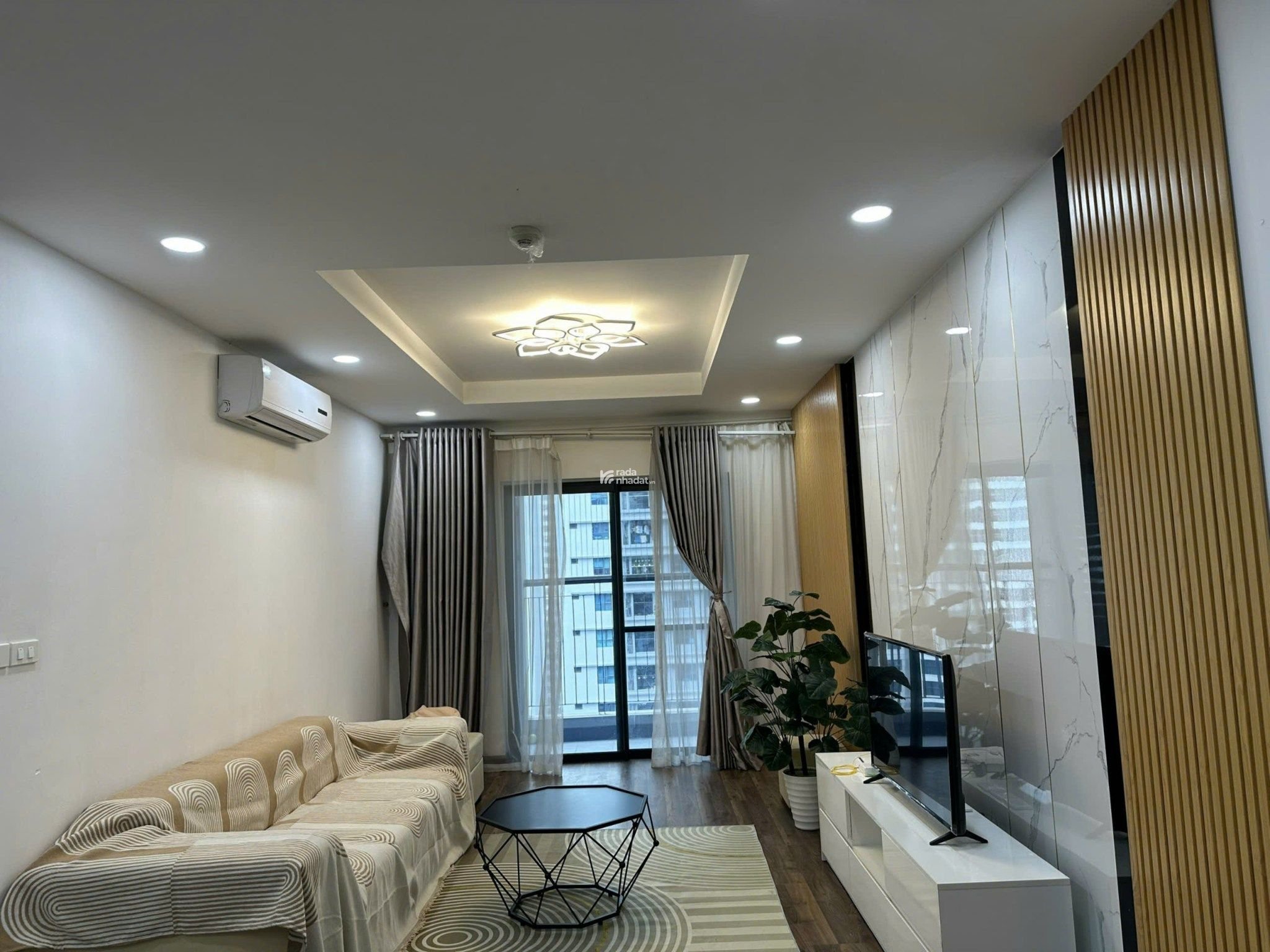 Goldmark City, 136 Hồ Tùng Mậu. Bán căn góc 3PN diện tích 129m2 giá 8 tỷ. Liên hệ: 0966 761 ***
