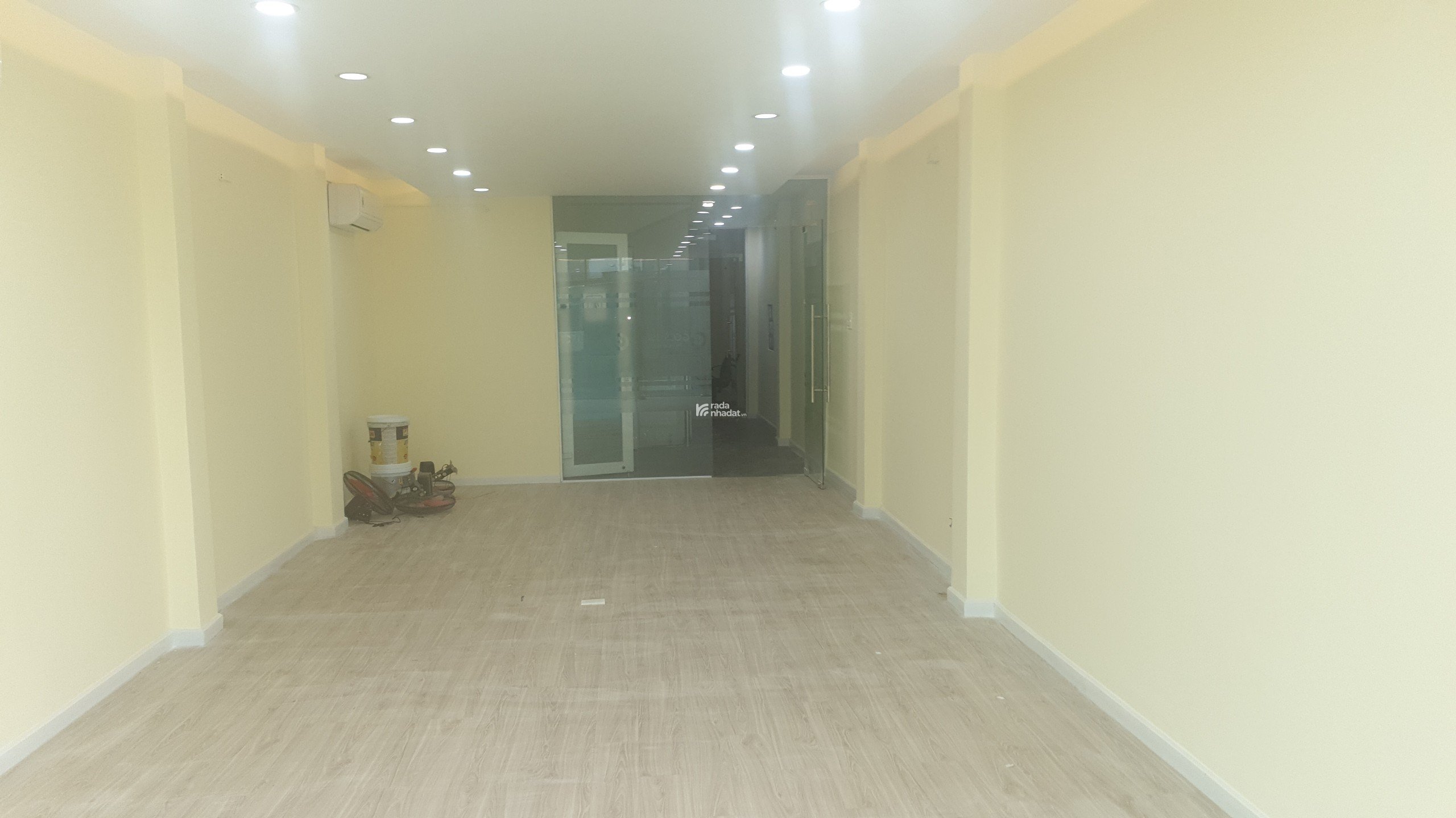 Tặng 1 tháng đầu thuê - Cho thuê văn phòng 80m2  25m2 p. họp