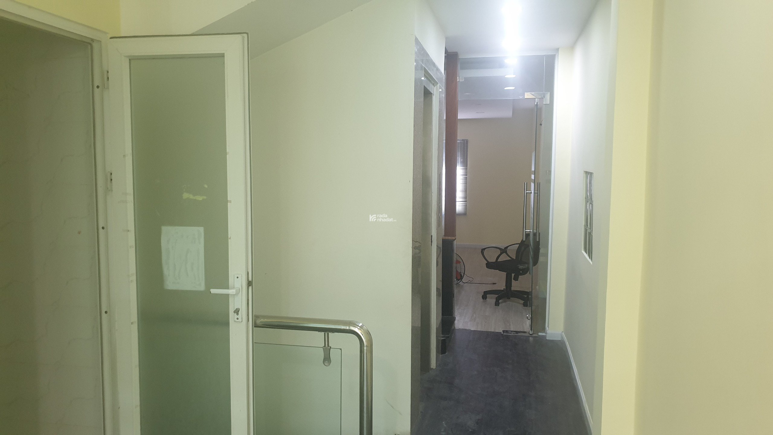 Tặng 1 tháng đầu thuê - Cho thuê văn phòng 80m2  25m2 p. họp
