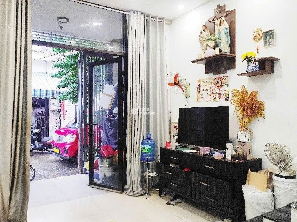 NHÀ ĐẸP - BÌNH TÂN GIÁP TÂN PHÚ - 2 TẦNG - HẺM XE HƠI - CHỈ NHỈNH 4 TỶ 