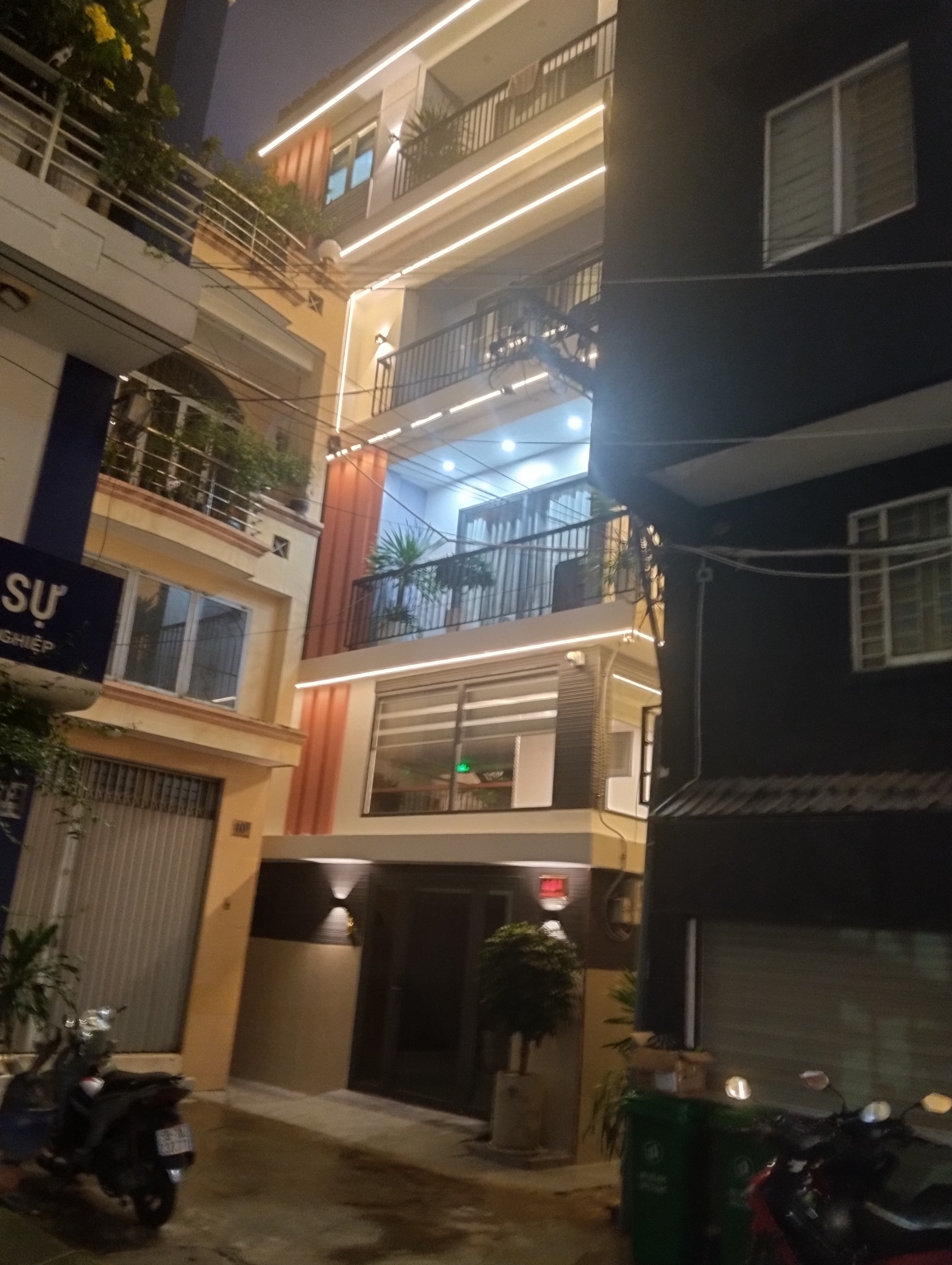 BẤT ĐỘNG SẢN HOT NHẤT TRUNG TÂM QUẬN 1 - GÓC 2 MẶT TIỀN VIP - VỊ TRÍ VÀNG - SINH LỜI NGAY LẬP TỨC