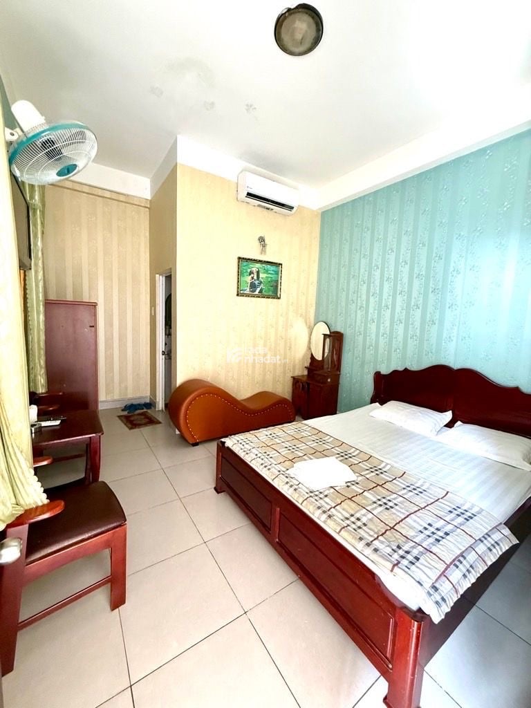 Bán khách sạn mặt tiền đường Lý Phục Man Q7 - DT 6x20 6 tầng 18pn - dòng tiền 40tr/tháng - 23 tỷ