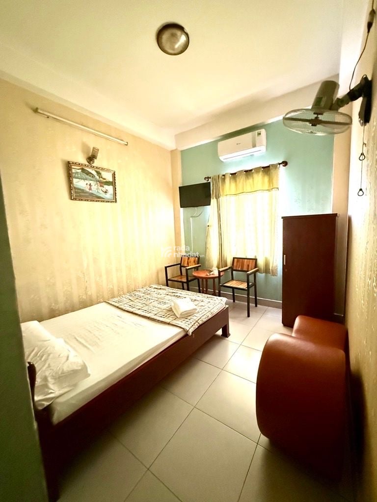 Bán khách sạn mặt tiền đường Lý Phục Man Q7 - DT 6x20 6 tầng 18pn - dòng tiền 40tr/tháng - 23 tỷ