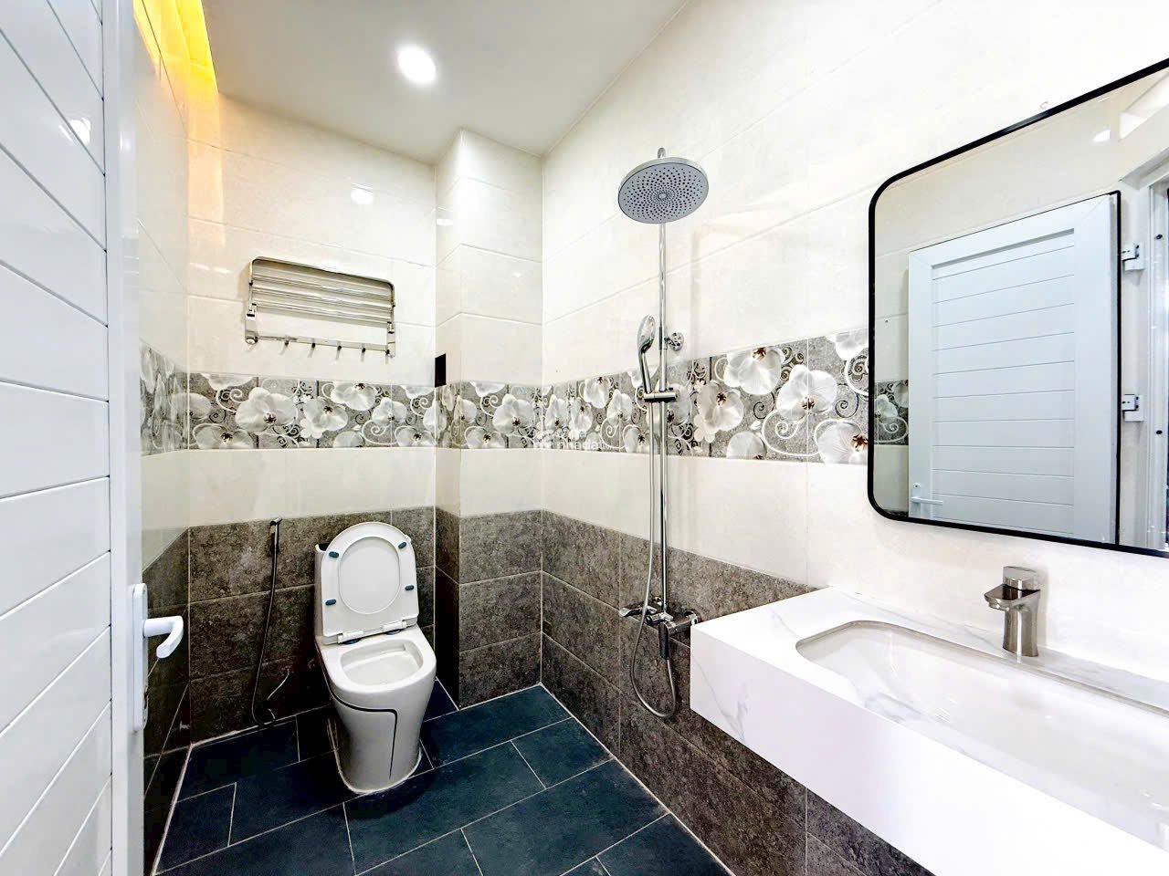 NHÀ MẶT TIỀN TX23 - VỊ TRÍ KINH DOANH ĐẮC ĐỊA - FULL NỘI THẤT CAO CẤP