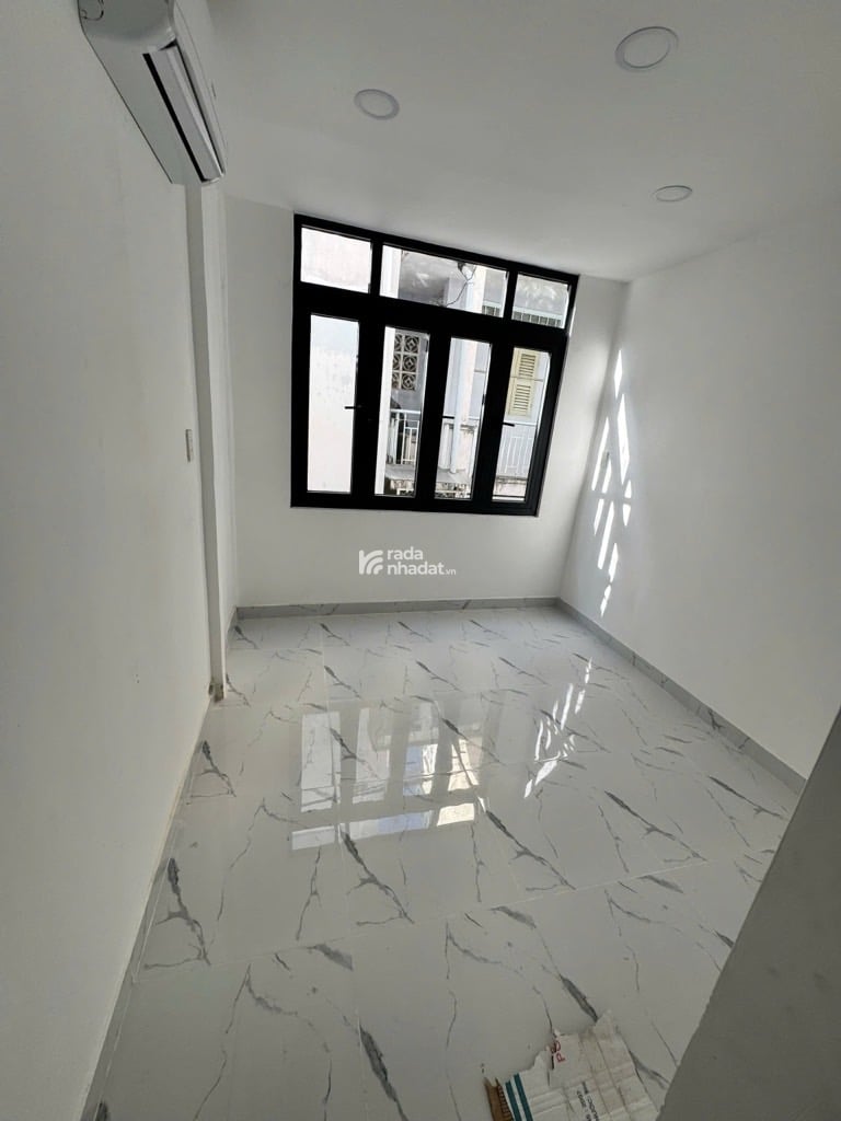 TRUNG TÂM QUẬN 5  - NHÀ MỚI 3 TẦNG 100% MUA Ở NGAY - VỊ TRÍ ĐẸP - HẺM Ô TÔ CÁCH NHÀ 5M - SỔ 2025 