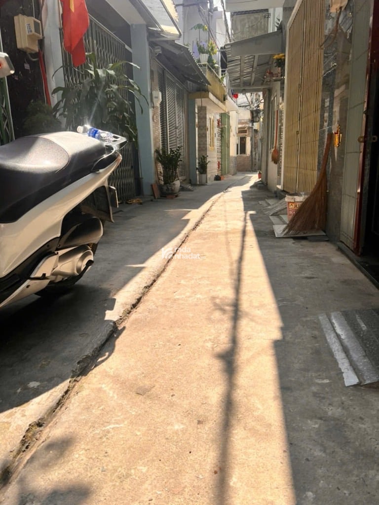 NGAY CHỢ VẢI, HẺM XE HƠI PHÚ THỌ HÒA, TÂN PHÚ, 33M2 HIẾM CÓ. GIẢM 550TR CHỈ 3.75T TL TỐT