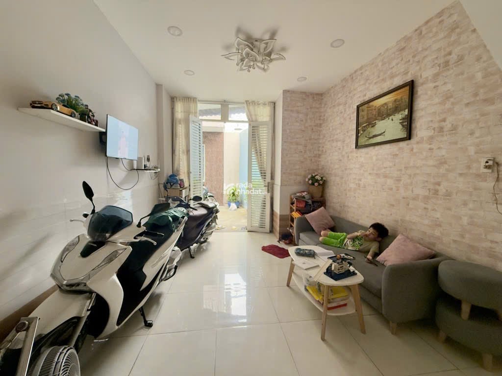 BÁN NHÀ 3 TẦNG ĐẸP _PHẠM THẾ HIỂN, Q.8 -DỌN VÀO Ở NGAY.