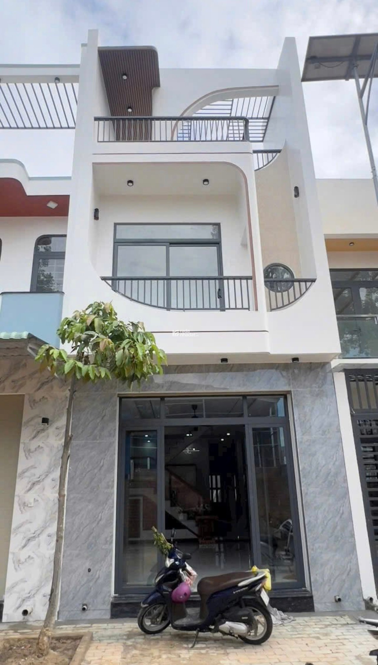 BÁN NHÀ PHỐ ĐẸP 3 TẦNG TRUNG TÂM TP. TÂN AN, LONG AN 70M2 CHỈ 2TỶ2 SHR