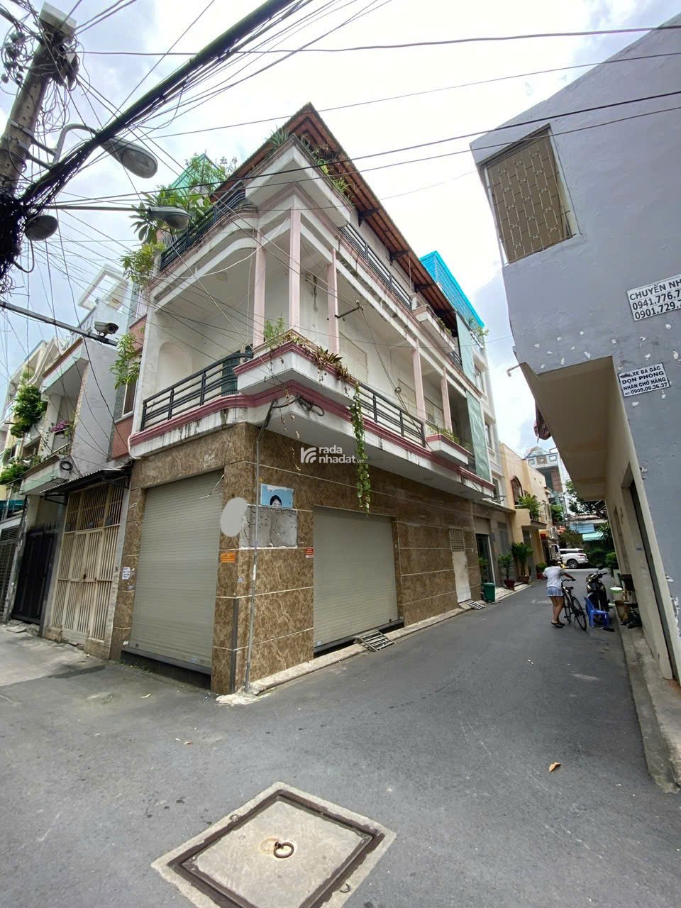 7,5 TỶ. NHÀ 3 TẦNG  GÓC 2 MẶT TIỀN ,  CHỈ CÁCH MT CỘNG HOÀ 30M .