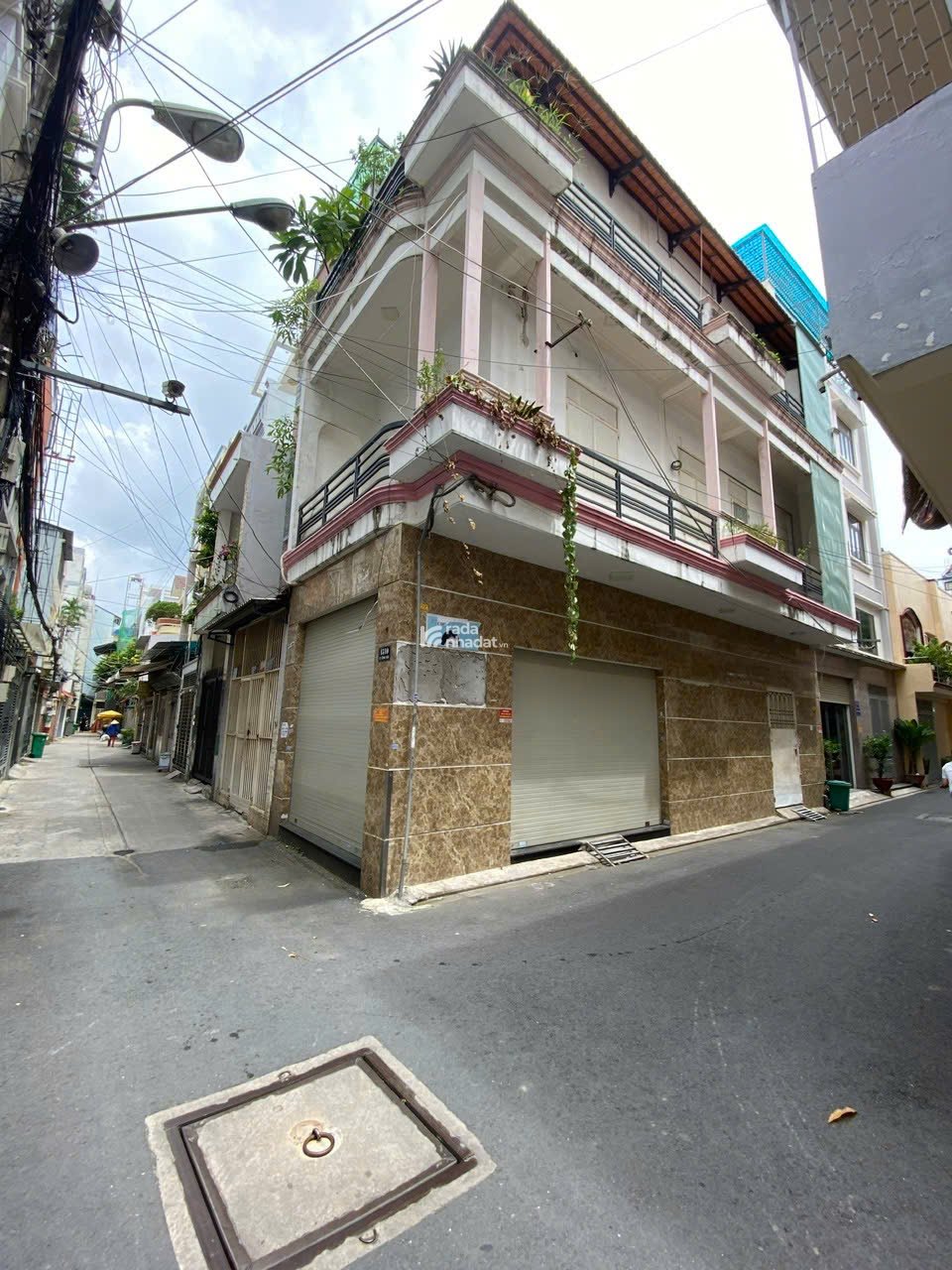 7,5 TỶ. NHÀ 3 TẦNG  GÓC 2 MẶT TIỀN ,  CHỈ CÁCH MT CỘNG HOÀ 30M .