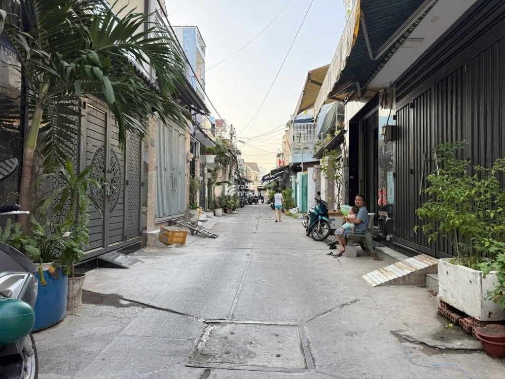 BÁN NHÀ LÔ TƯ BÌNH TÂN 52M2 4.85 TỶ 2 TẦNG HẺM XE TẢI 6M THÔNG KẾ TÂN PHÚ 