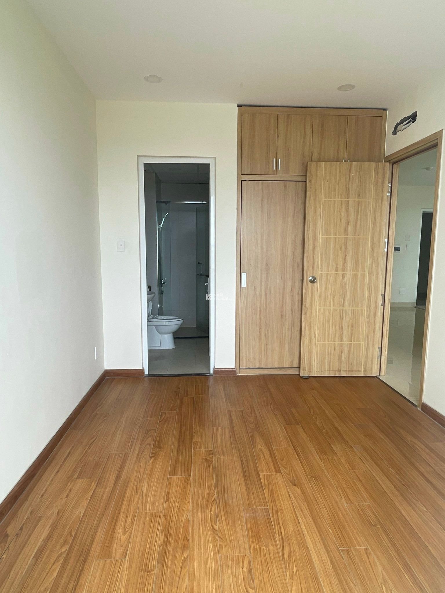 Cho thuê Green river 2pn 2wc gần đủ nội thất giá 9,5tr (1-4 ở được). 2pn 2wc NTCB giá 9tr ( 9-4 ở )