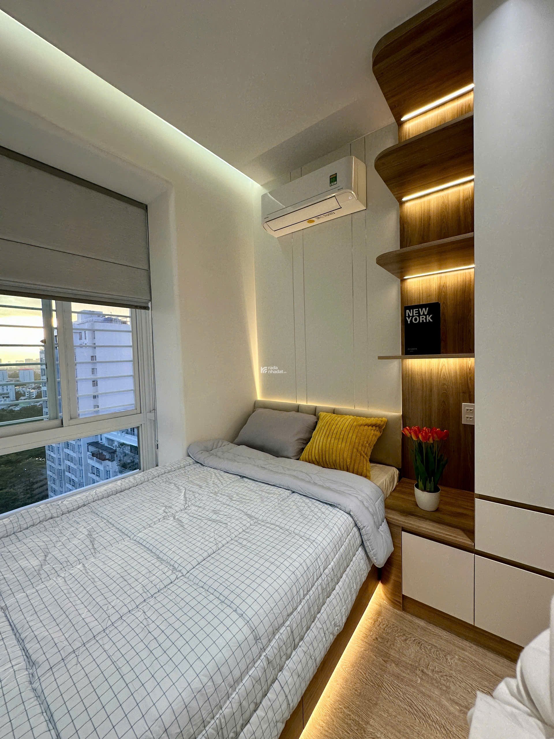 Bán nhanh căn hộ Sky garden 3, PMH, Q7, DT 72 m2, căn góc, TK 3PN nhà mới đẹp, giá chỉ 6,3 tỷ 