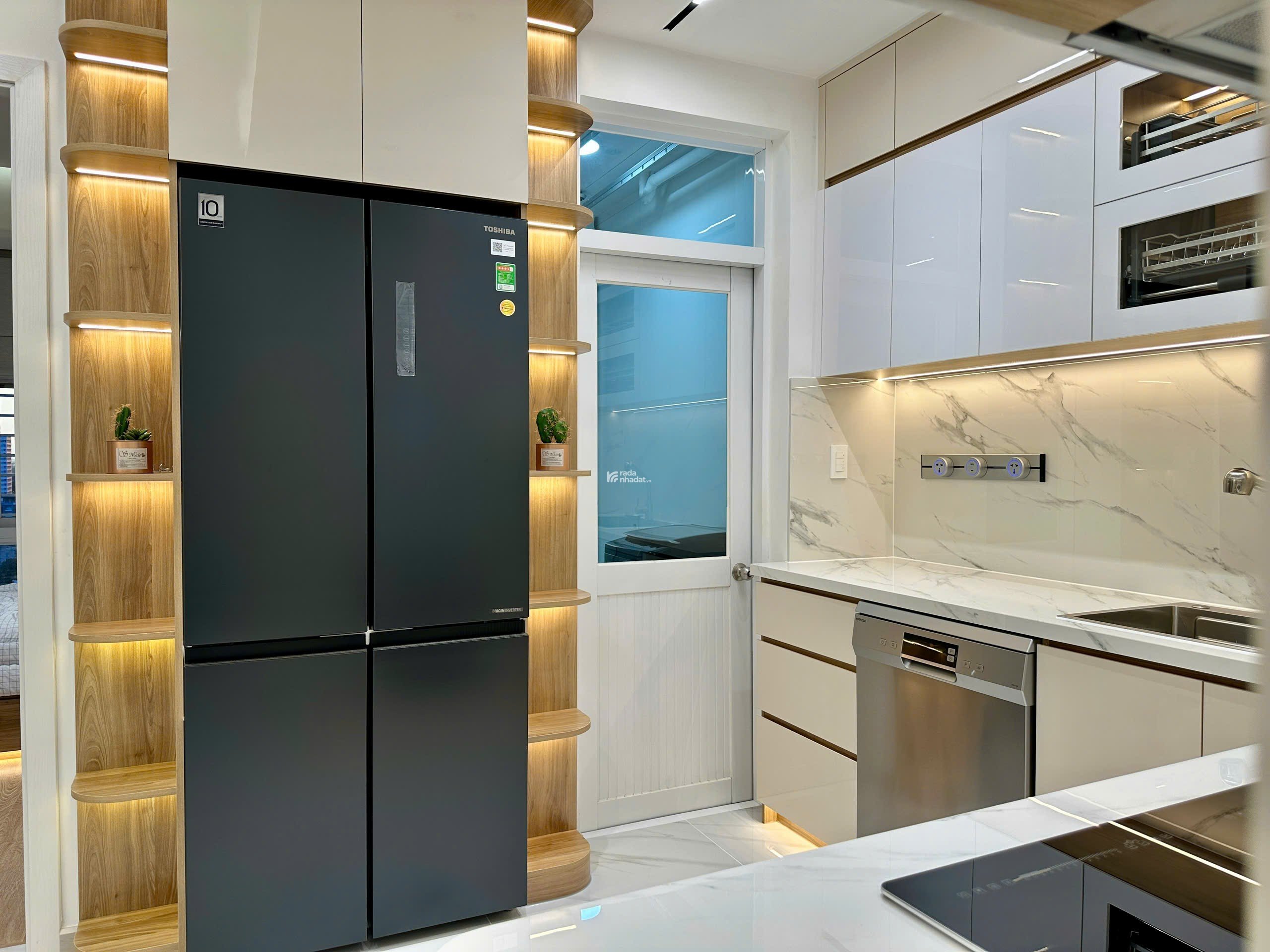 Bán nhanh căn hộ Sky garden 3, PMH, Q7, DT 72 m2, căn góc, TK 3PN nhà mới đẹp, giá chỉ 6,3 tỷ 