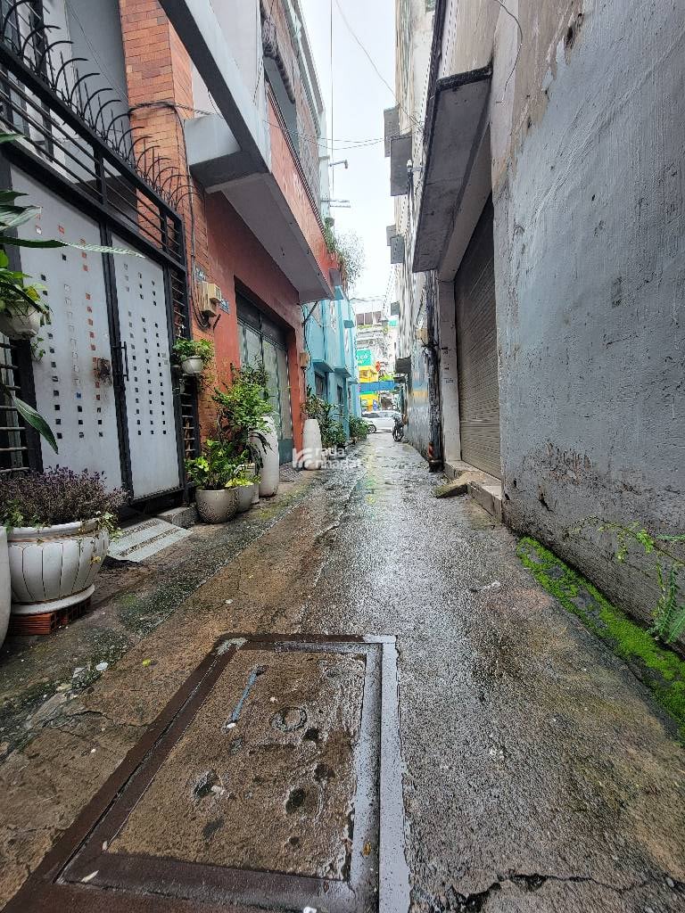 HẺM XE HƠI SÁT NHÀ, LẠC LONG QUÂN, TÂN BÌNH, 50M2 TIỆN XÂY. GIẢM 350TR CHỈ 9.68T TL 