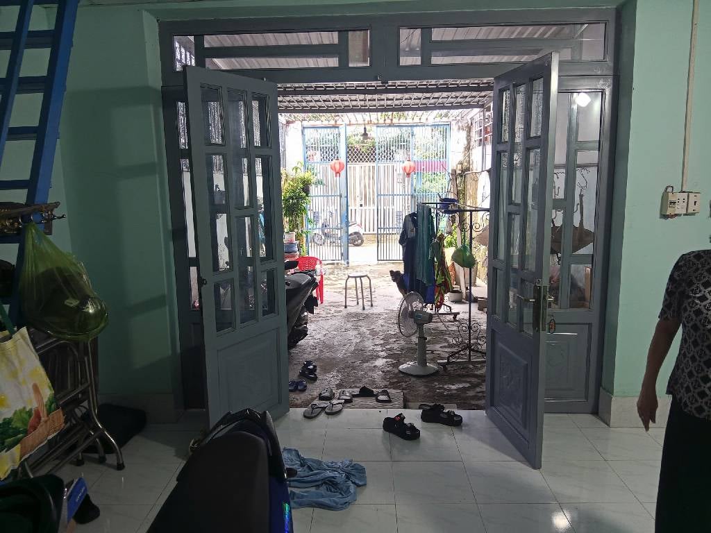 NHÀ C4 121M HXH CHỈ 4.8 TỶ  ĐƯỜNG SỐ CẠNH VINHOMES Q9 