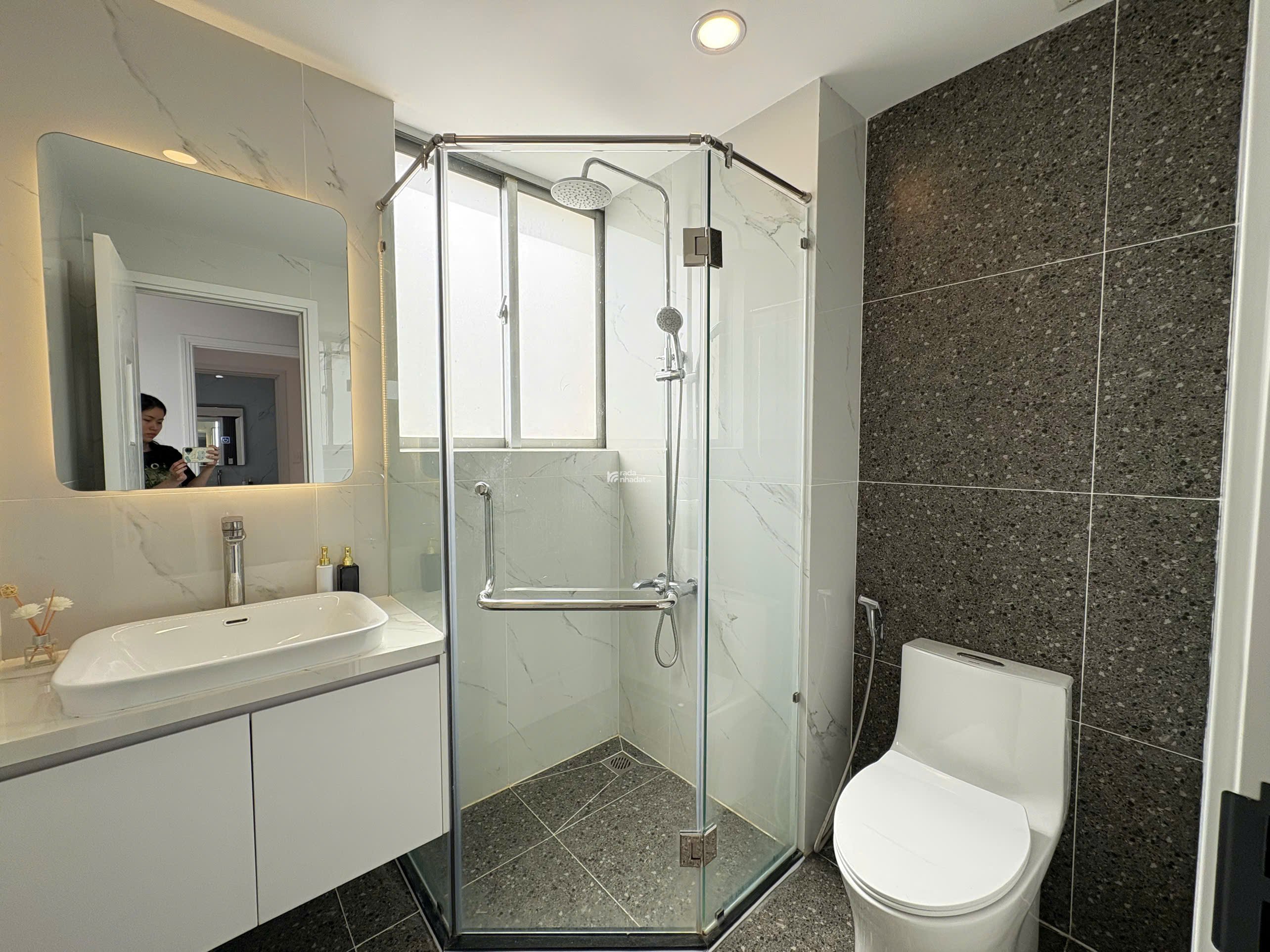 Bán nhanh căn hộ Sky garden 2, PMH, Q7, DT 91m2 căn góc, TK 3PN nhà mới đẹp, giá chỉ 8,1 tỷ 