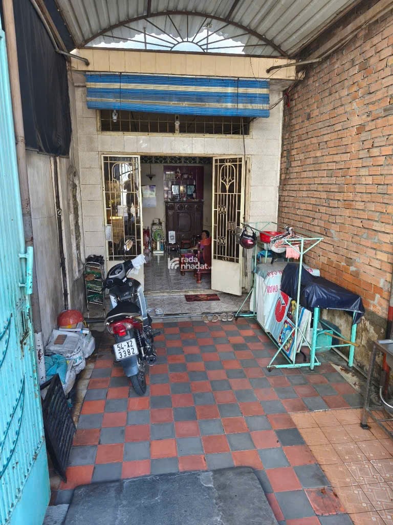 " BÁN NHÀ CẤP 4 , NAM HOÀ, PHƯỚC LONG A, Q 9.Dt: 95 m2,(3.225).GIÁ BÁN: 9.9 TỶ 