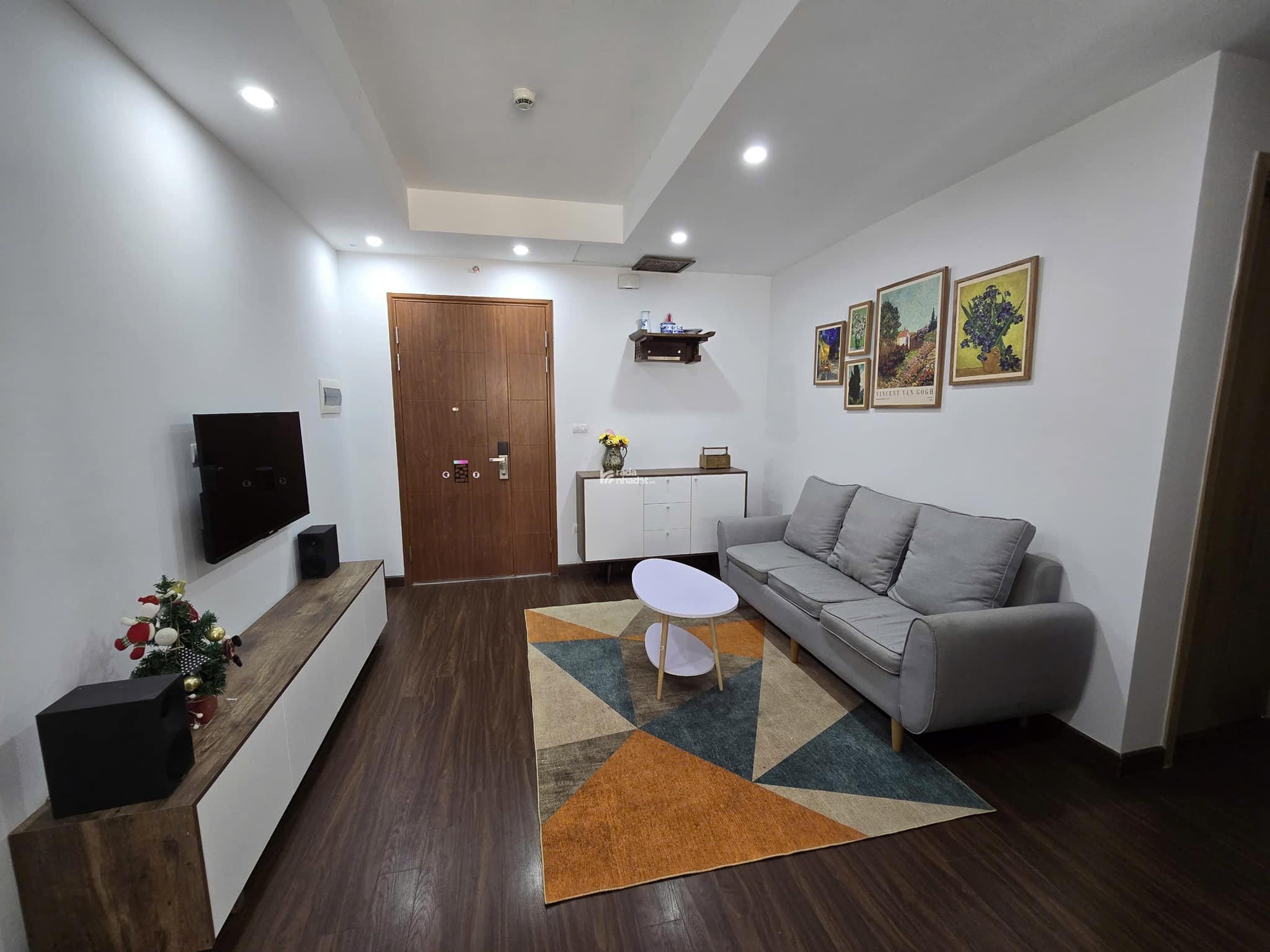 (Chính chủ) cho thuê căn 3 ngủ 2wc 126m2, full đồ, nhà đẹp, ở luôn. Giá 20tr/tháng Diamond Flower