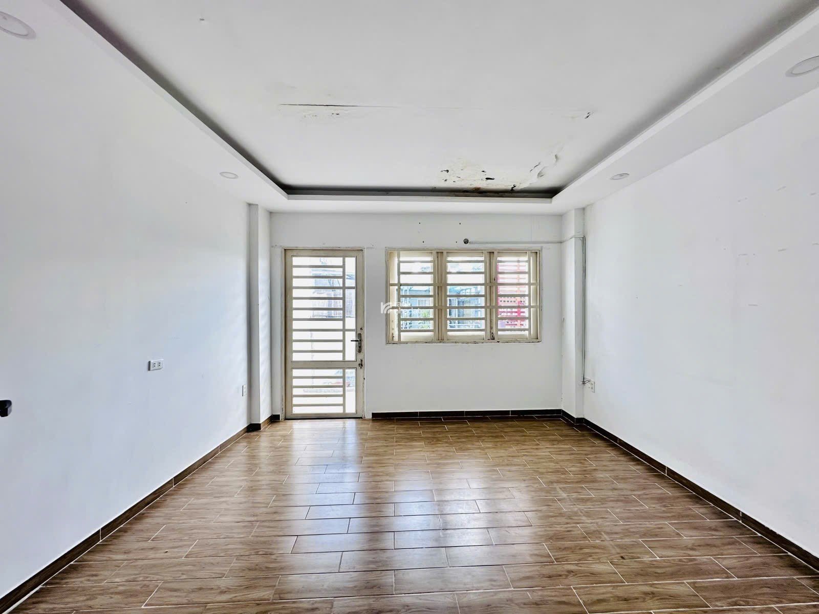 XE HƠI TRÁNH - GẦN EMART - 4 TẦNG BTCT - KHU ĐỒNG BỘ - SHR - 5.95 TỶ