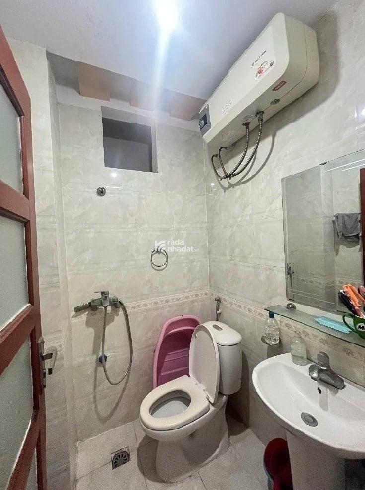 CẦU GIẤY - 5 TẦNG - NHÀ ĐẸP - SỔ VUÔNG - 40M2 - 9.1 TỶ - VÀI BƯỚC RA PHỐ