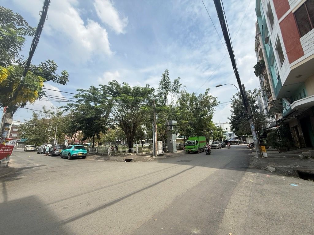 Nhà đẹp 5 tầng 66m2(4x17)-mặt tiền hẻm 10m-Bà Hom-giá 9.8 tỷ