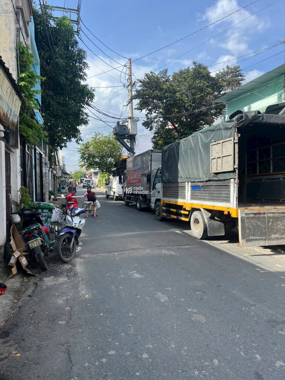 Bán Nhà đẹp 4,5m x23m. xây 3 lầu mặt tiền nhựa 12m.ngay chợ hiệp thành .Q12