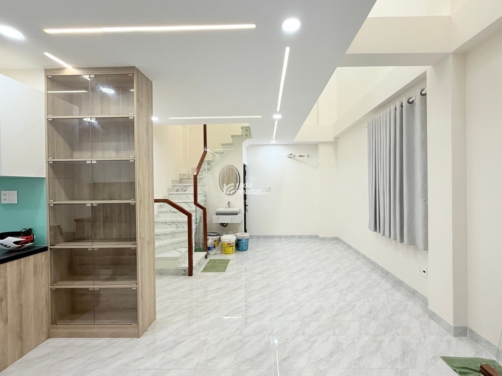 HẺM PHÂN LÔ Ô TÔ - NGUYỄN VĂN ĐẬU - NGANG 7M 40M (7x5.7) 5 TẦNG 3 PN 3 WC - 2 MẶT BAN CÔNG