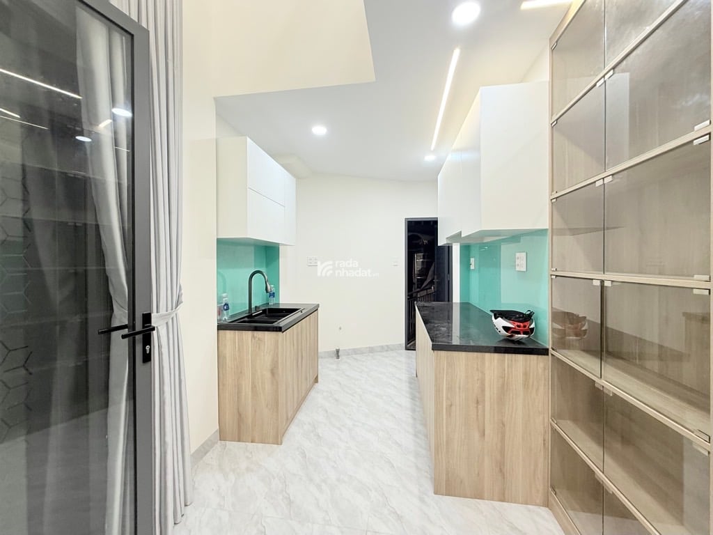 HẺM PHÂN LÔ Ô TÔ - NGUYỄN VĂN ĐẬU - NGANG 7M 40M (7x5.7) 5 TẦNG 3 PN 3 WC - 2 MẶT BAN CÔNG