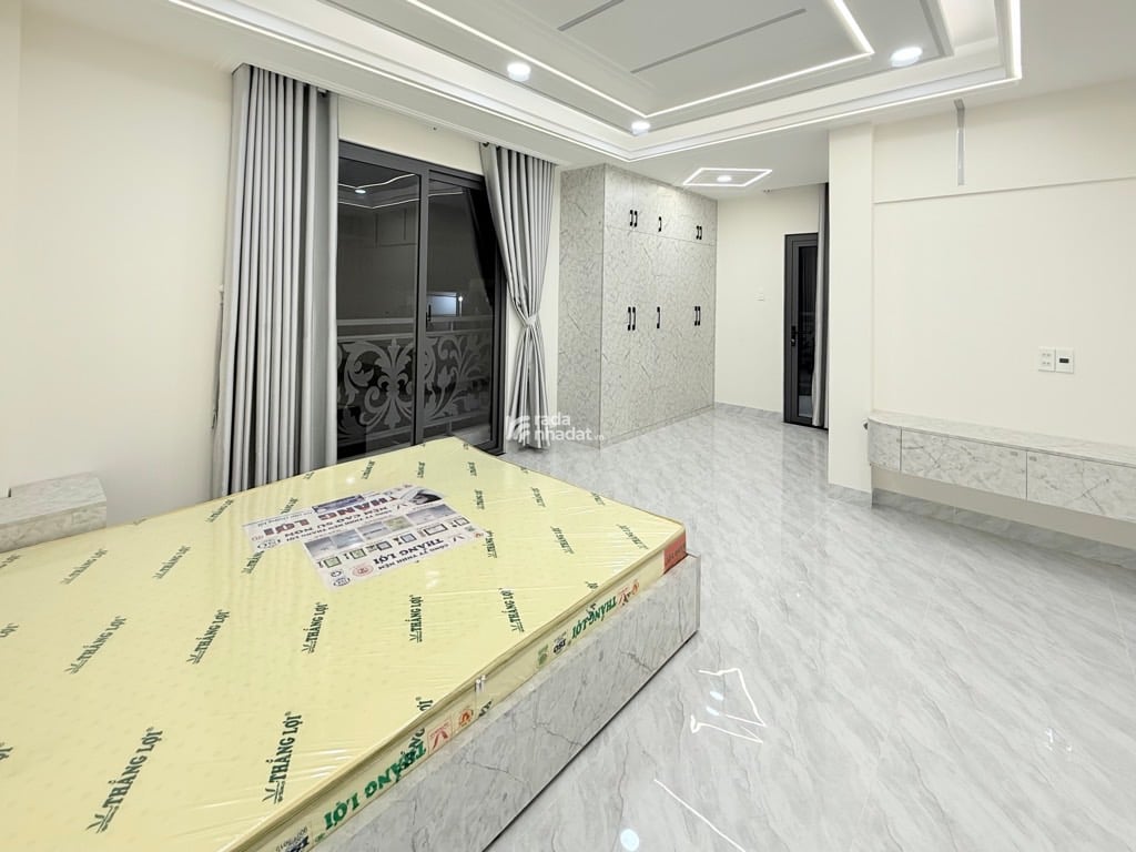 HẺM PHÂN LÔ Ô TÔ - NGUYỄN VĂN ĐẬU - NGANG 7M 40M (7x5.7) 5 TẦNG 3 PN 3 WC - 2 MẶT BAN CÔNG