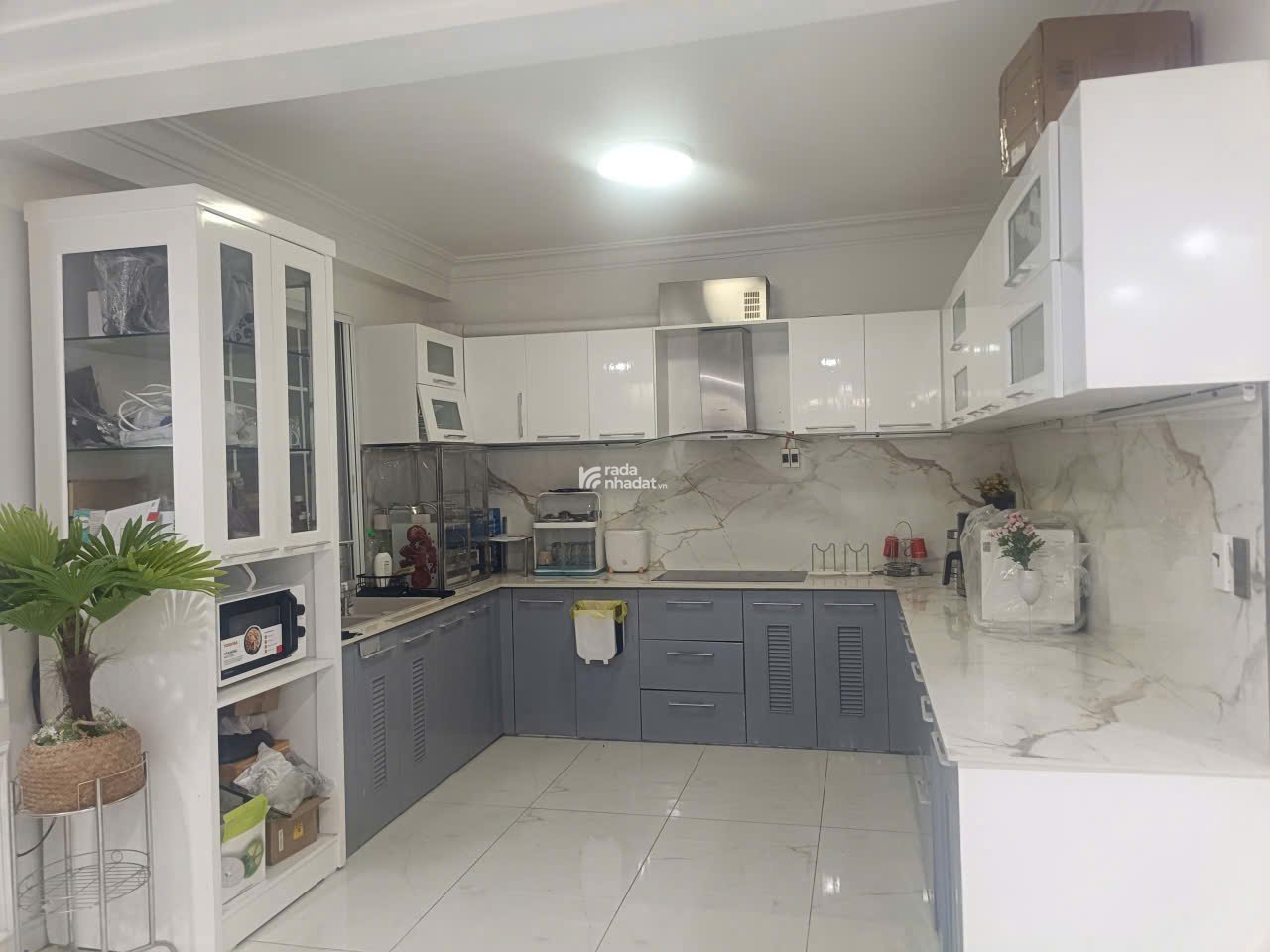 Biệt thự sân vườngara đẳng cấp hẻm 10m Nơ Trang Long 198m2 ngang 9m gần chợ chỉ 32 tỷ  
