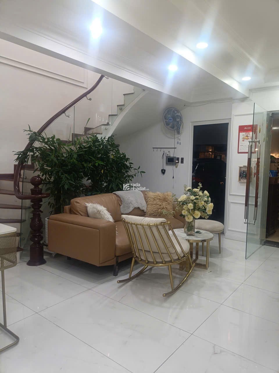 Biệt thự sân vườngara đẳng cấp hẻm 10m Nơ Trang Long 198m2 ngang 9m gần chợ chỉ 32 tỷ  
