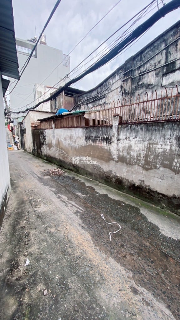 SÁT MT PHAN VĂN TRỊ, BÌNH THẠNH, 102M2 TIỆN XÂY MỚI. GIẢM 750TR CHỈ 8.5T 