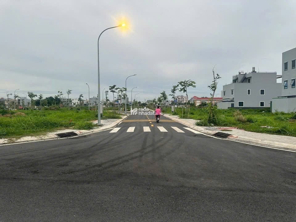 CHỦ KẸT TIỀN BÁN GẤP LÔ 100M2 NGAY MẶT TIỀN ĐƯỜNG LỚN KẾT NỐI LÊN VÀNH ĐAI 3 - GIÁ 3TỶ5