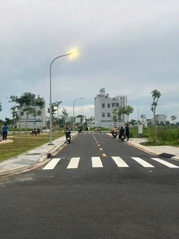 CHỦ KẸT TIỀN BÁN GẤP LÔ 100M2 NGAY MẶT TIỀN ĐƯỜNG LỚN KẾT NỐI LÊN VÀNH ĐAI 3 - GIÁ 3TỶ5